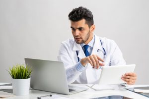 Doctor providing his services through online walk in clinic in Kelowna